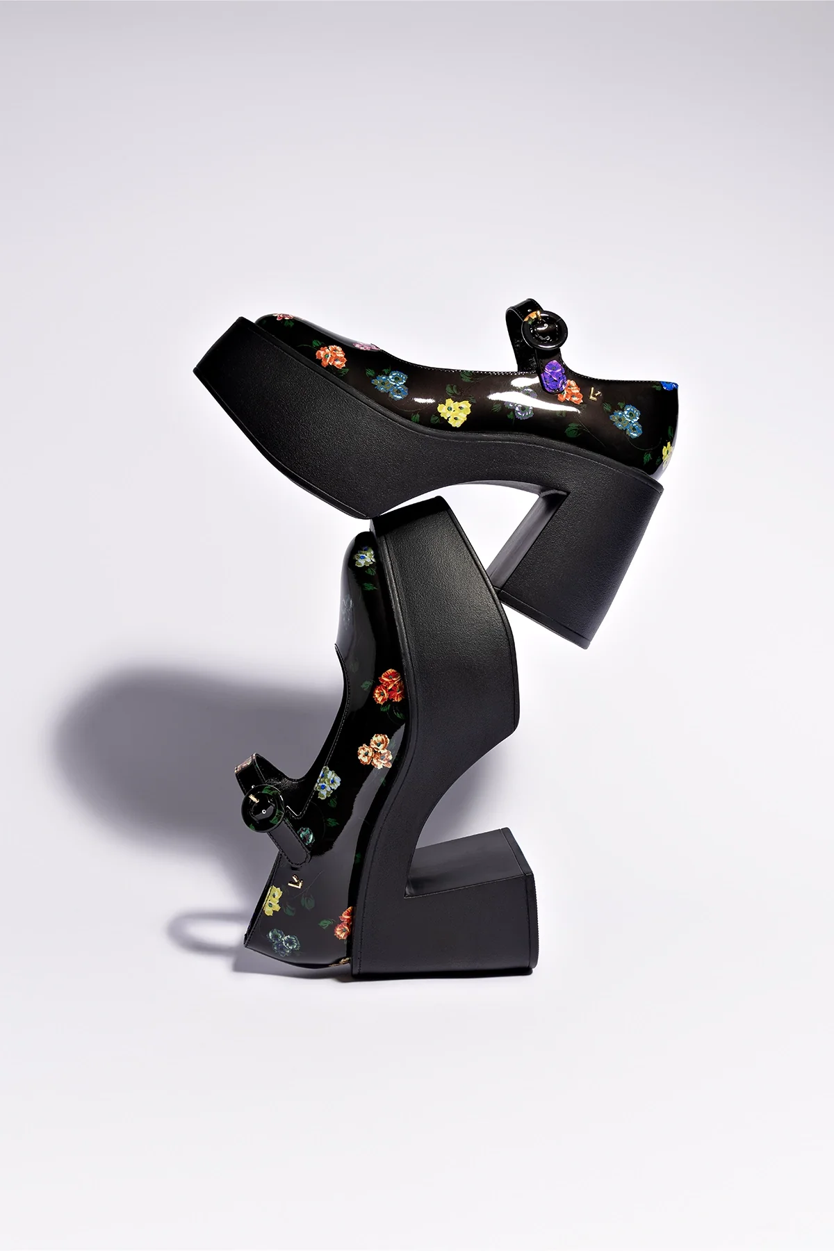 Larroudé x Libertine: Scarpin Plataforma Olivia Couro Verniz Estampado Preto - Image 6