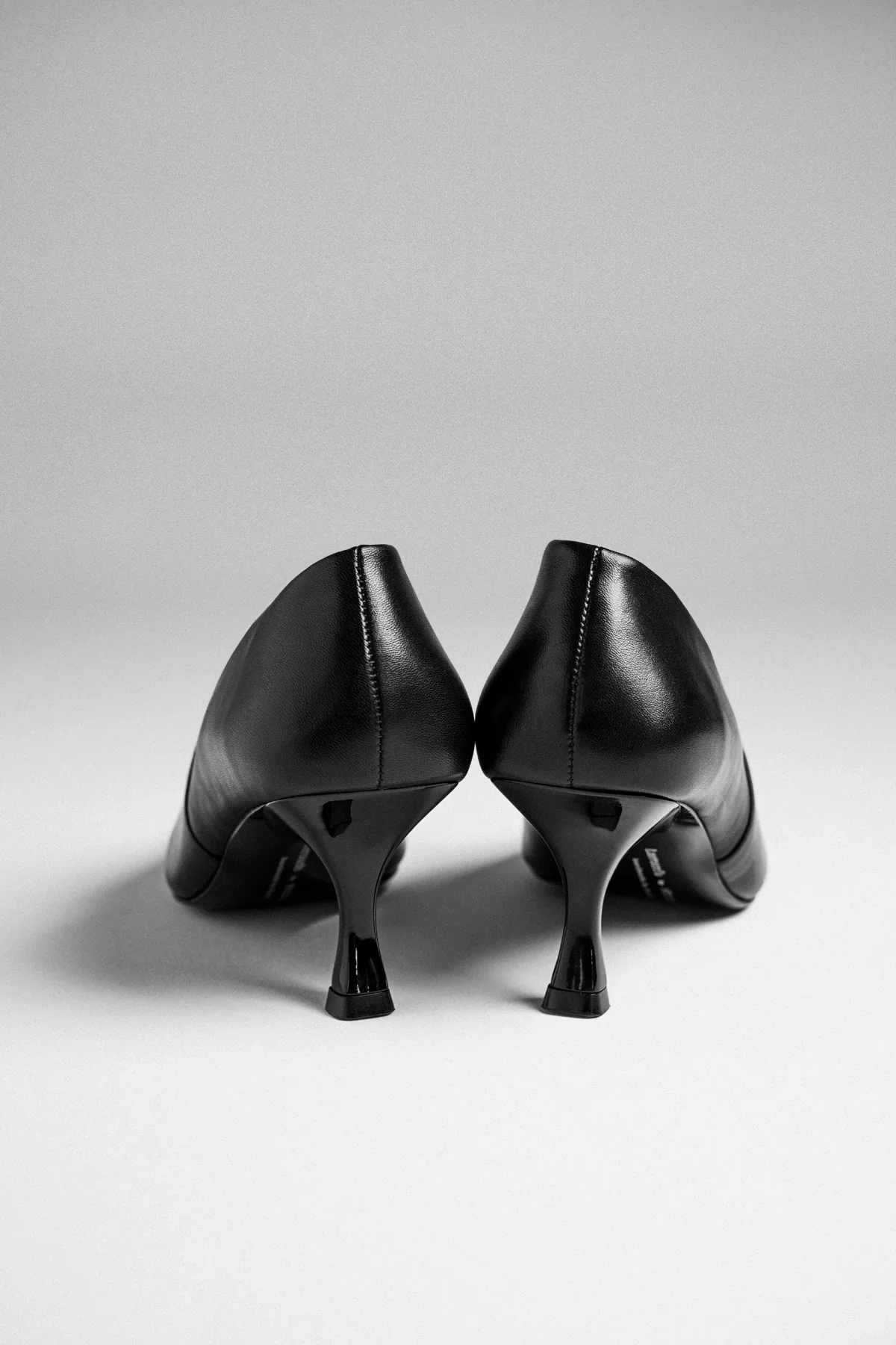 Larroudé By Nicolò B.: Scarpin Vittoria Couro Preto - Image 6