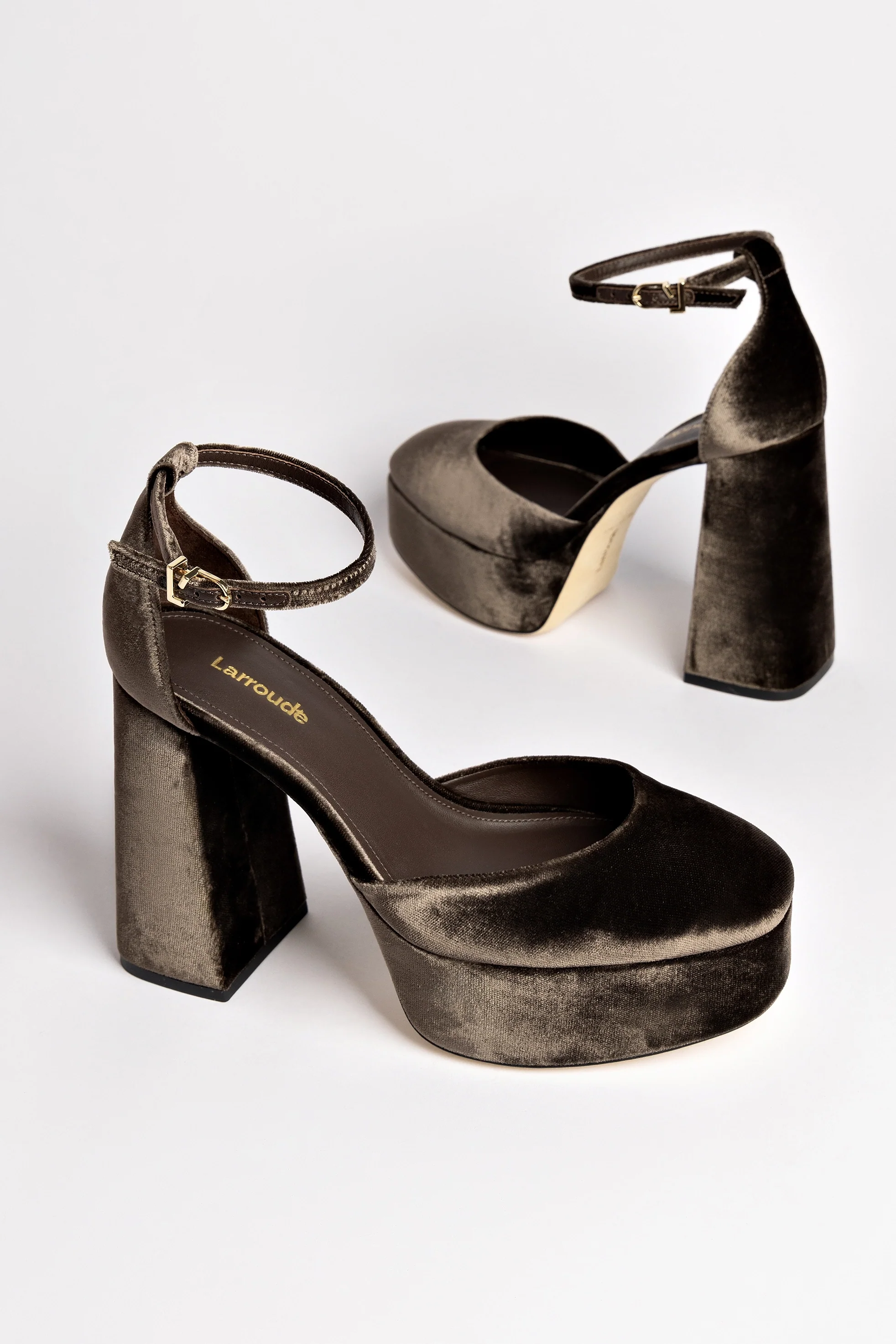 Sandália Plataforma Ari Veludo Marrom - Image 6