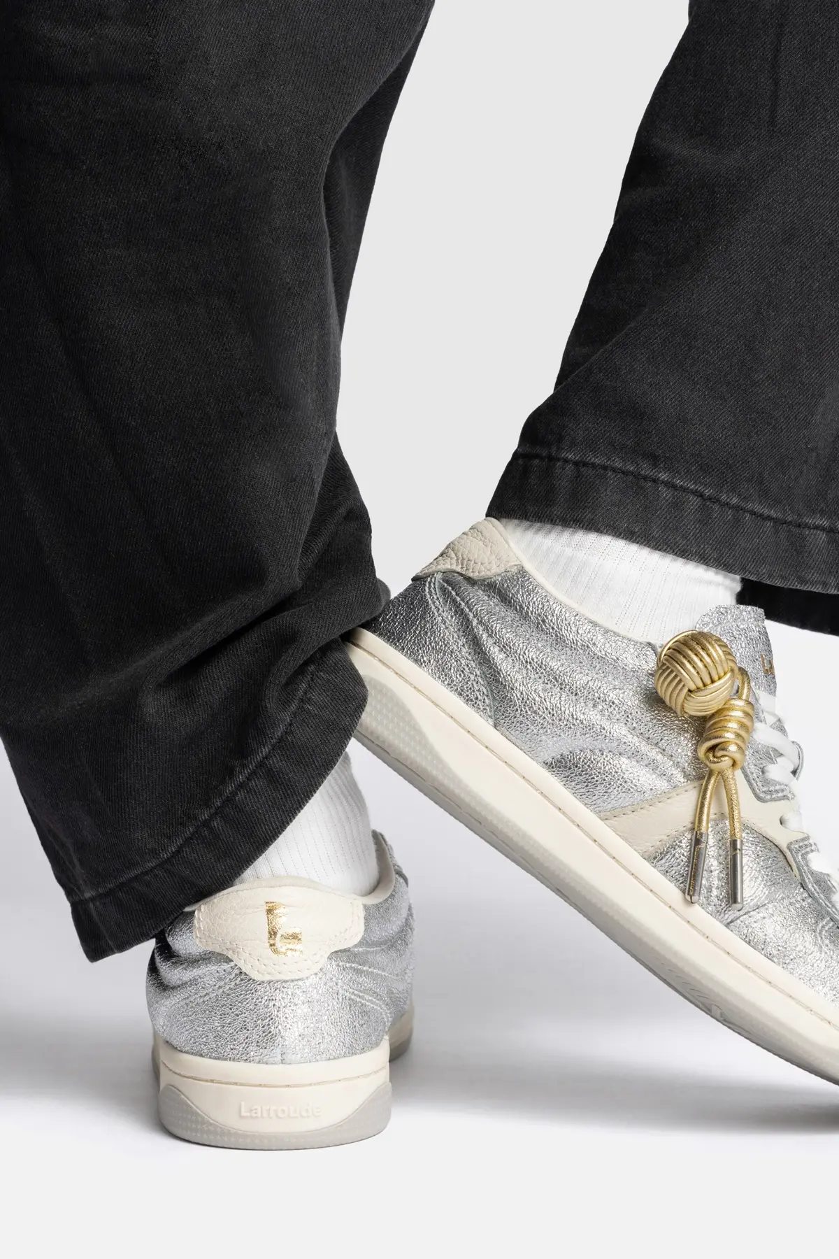 Tênis George Couro Prateado e Off White - Image 7